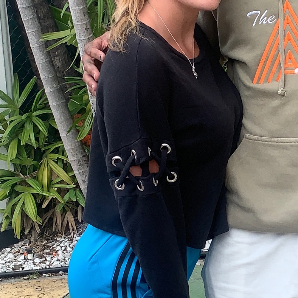 Black fancy sleeved sweatshirt